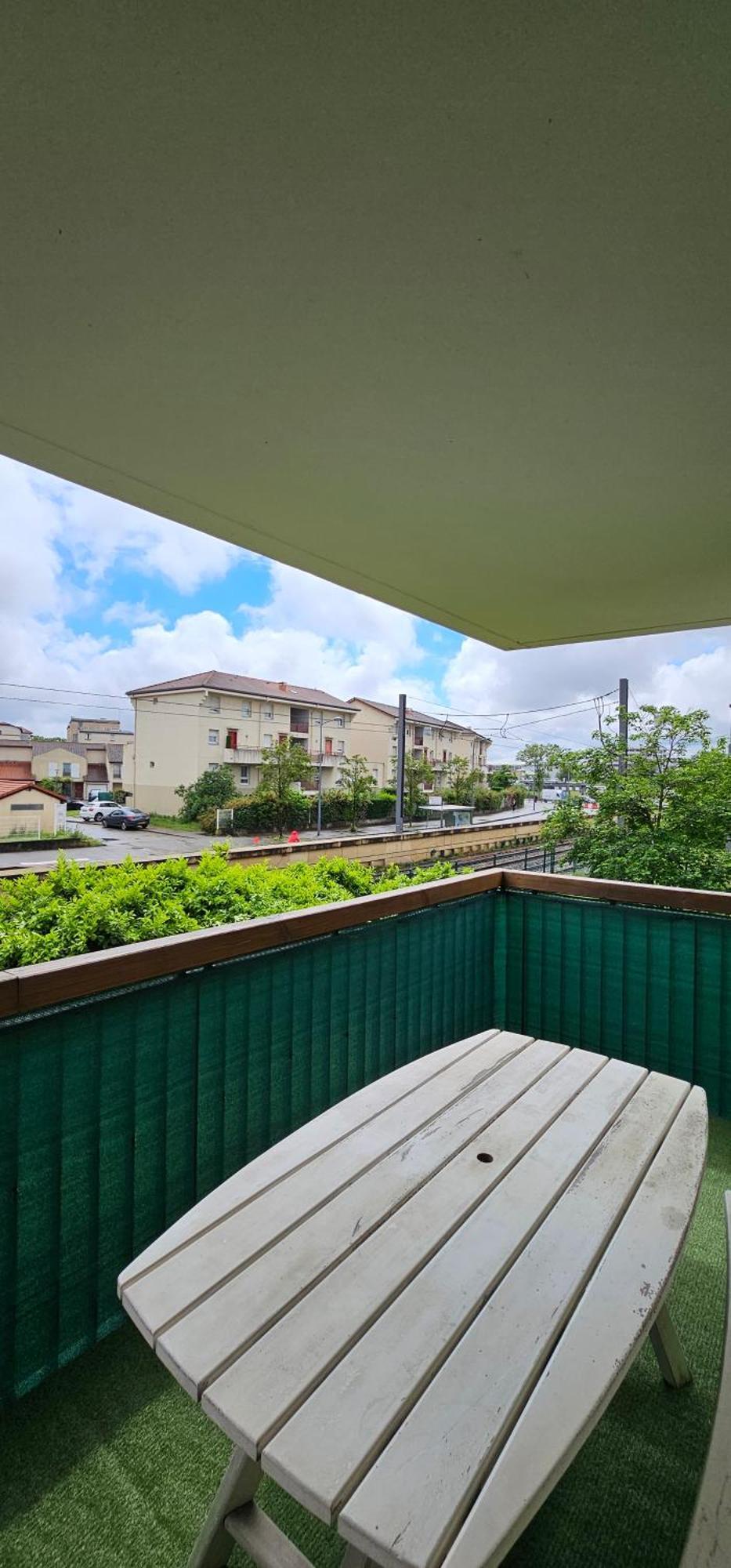 Le Cocon De Soie Superbe T3 A Vaulx En Velin Apartamento Exterior foto